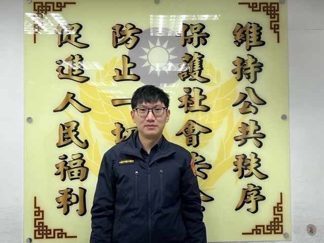 萬華青年所警員吳懿修熱心助人。（圖/記者 張泓笙翻攝）