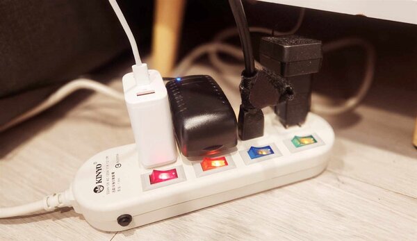 高功率家電使用延長線容易增加起火釀災的機率。示意圖/好房網News資料照