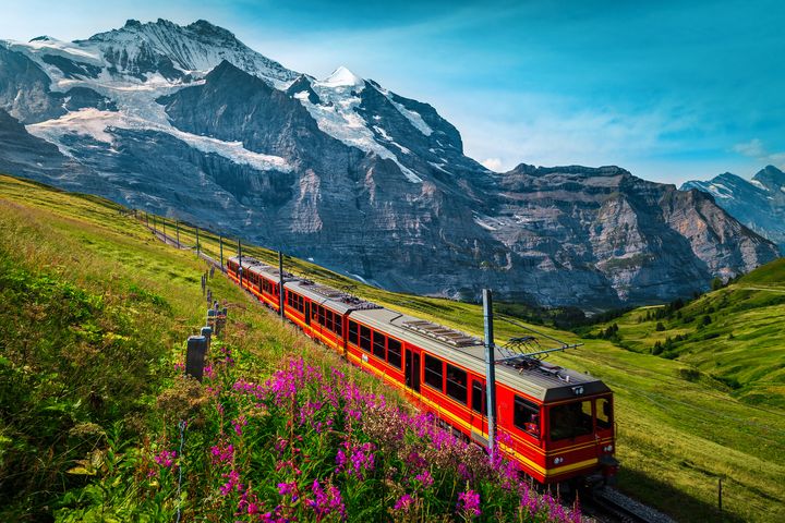 沁涼歐遊!三大名峰x三大列車 飽覽德瑞美景