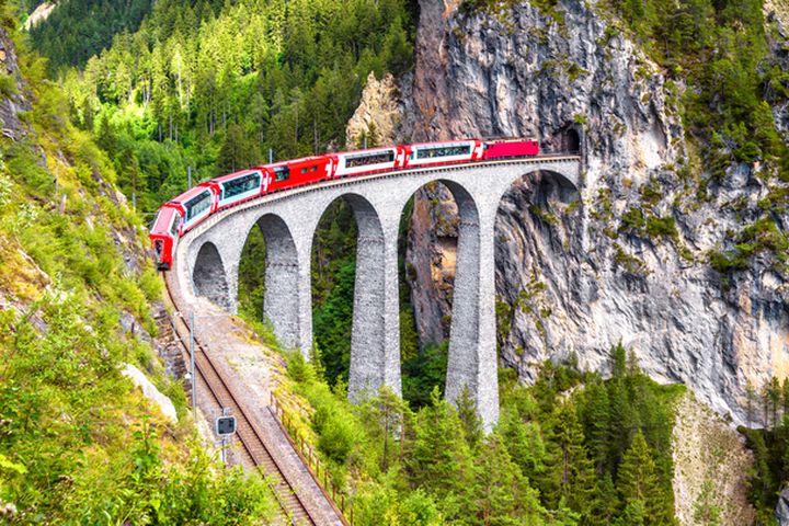 沁涼歐遊!三大名峰x三大列車 飽覽德瑞美景