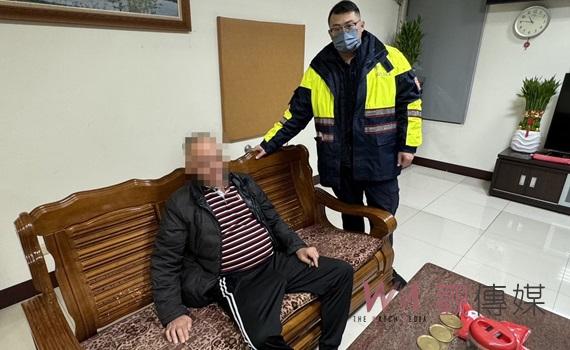 失智翁寒風夜獨自徘徊 斗六警協助失智老翁回家
