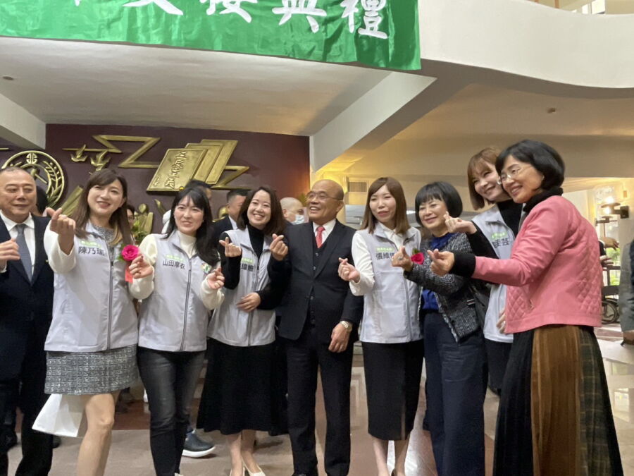 圖/蘇貞昌出席民進黨新北市議會黨團的幹部交接典禮,頗有為女兒蘇巧慧加持及佈局2026市長選戰的意味。(記者陳志仁攝,2024.03.08)