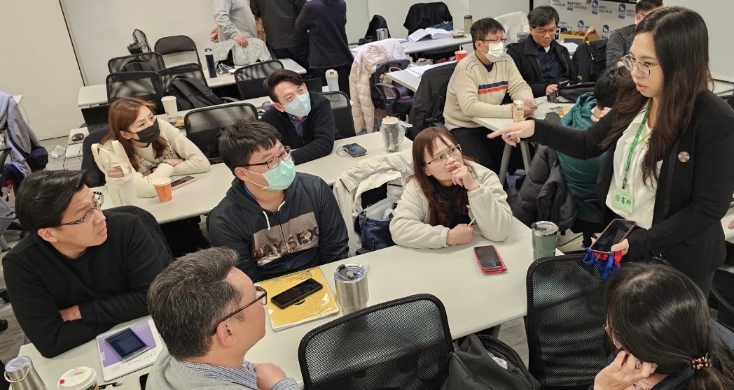 ▲學長姐擔任助教，與新學員互相交流