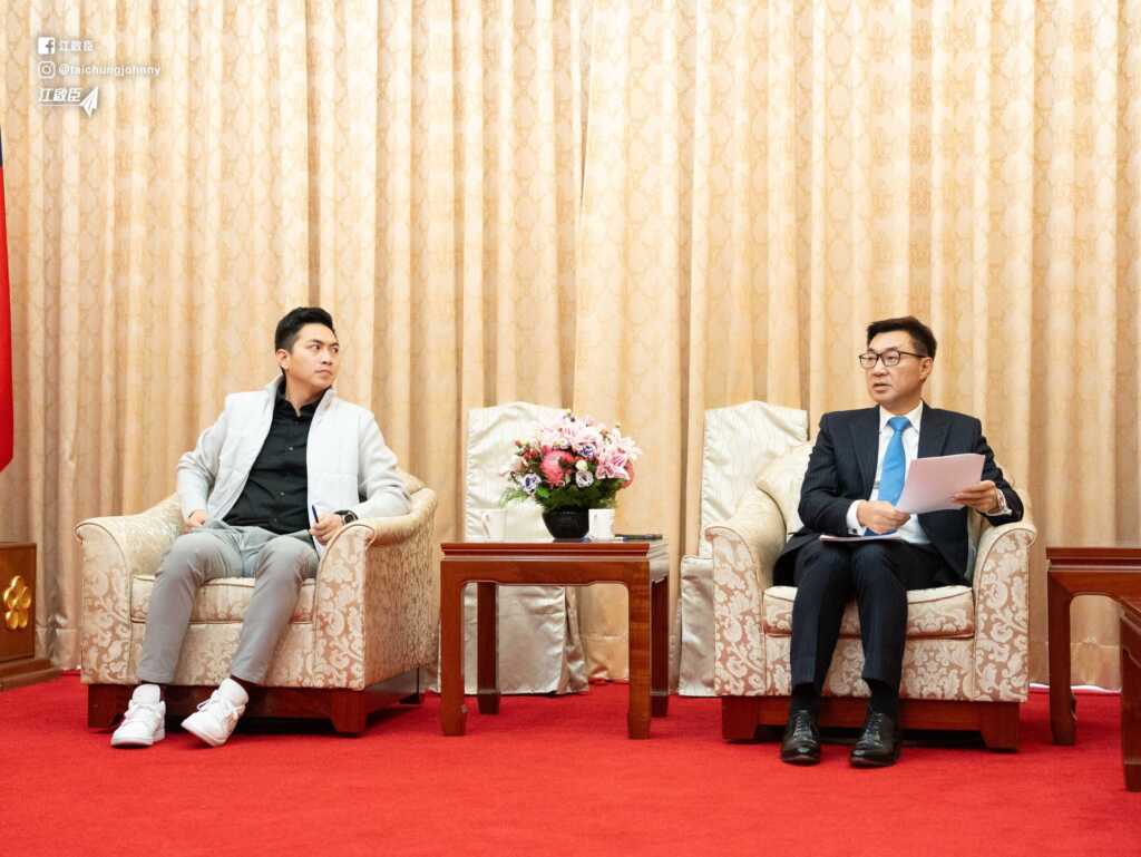 ▲立法院副院長江啟臣協調東豐快經費,獲國土署、公路局承諾補助無虞,呼籲國家戰略發展需要中央地方共同合作,勿讓地方獨力承擔。(立法院副院長江啟臣提供)