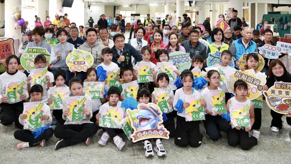 ▲台南市長黃偉哲表示,邁向第15年的樂活鯤喜灣活動,在地方團體的投入與集思廣益,推出陶藝展、創意遊程、親子活動及風味餐,使活動充滿深度、多元性及趣味感。( 台南市政府提供)