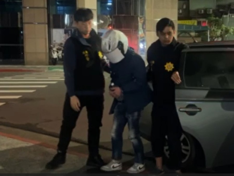 衝撞員警回擊11槍 北市警南下緝毒逮駕駛起獲咖啡包 194 cnews204240308a07