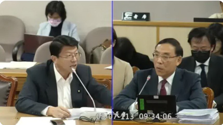 立委謝龍介(左)質詢法務部長蔡清祥(右),傳聞總統府透過行政院要法務部研議前總統陳水扁特赦案,遭蔡清祥否認。(圖/翻攝自立法院議事處)
