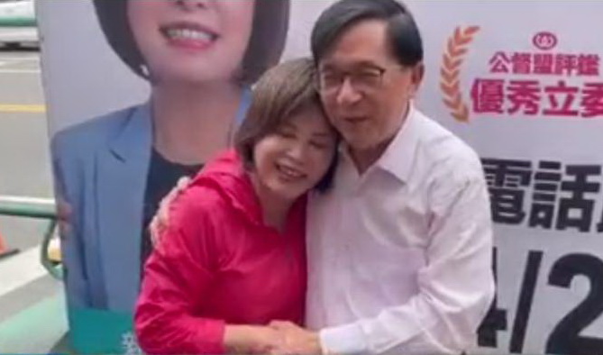 前總統陳水扁在去年4月初親自現身力挺民進黨立法委員賴惠員爭取連任。(圖/翻攝自賴惠員臉書)
