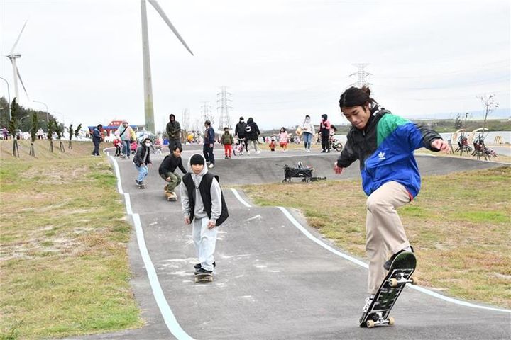 觀光新亮點!彰化縣首座水岸遊憩公園 嬉濱海豚公園啟用