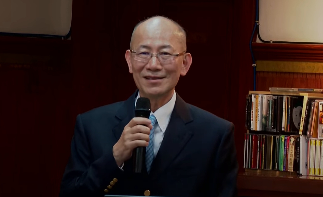 ▲李仟萬讚譽易經大師劉君祖 剖析易經的精妙之處(記者李堂安攝)