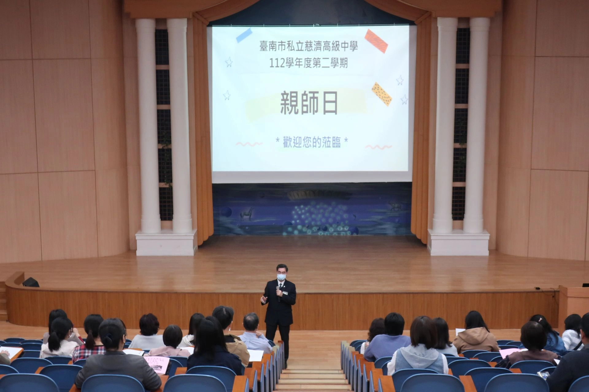 姚智化校長和家長分享學校的用心和積極,期盼老師和家長能合和互協,共創校園新氣。