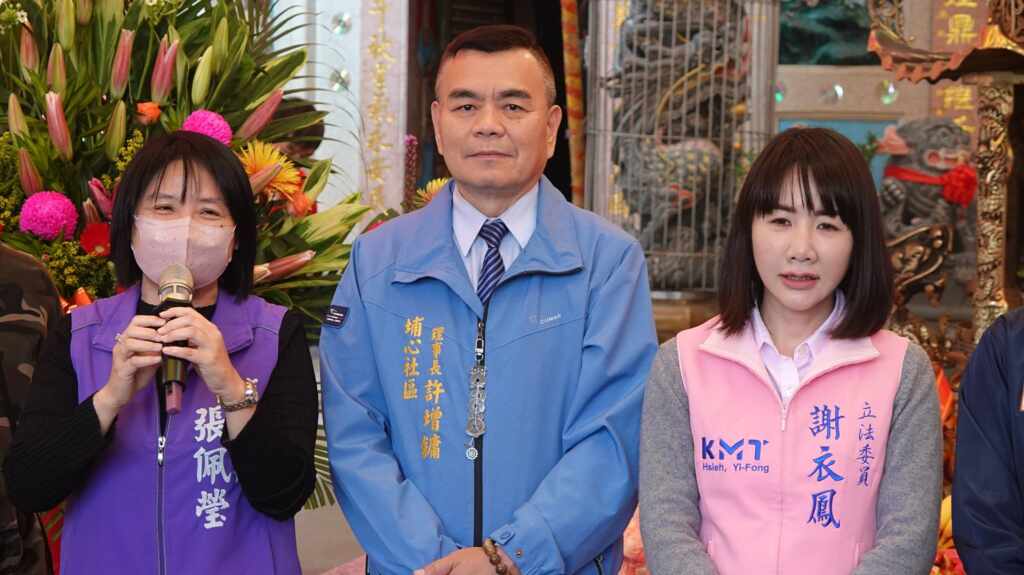 ▲彰化埔心社區理事長許增鏞(中)歡迎大家蒞臨埔心社區遊玩品嘗小吃。(記者林明佑攝)