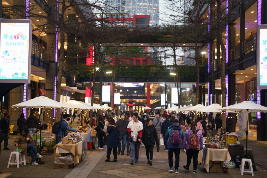 現場浪漫市集人潮