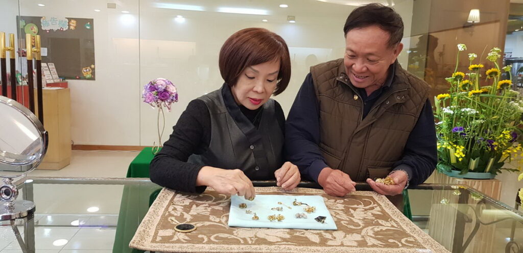 採購飾品