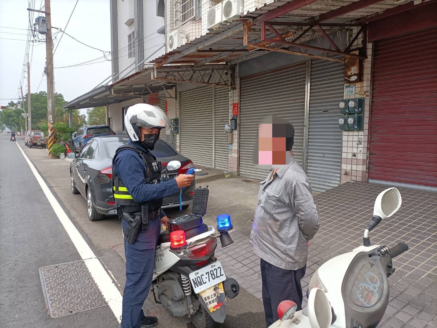 男子頻踩煞車 眼尖警查獲酒駕 。〈圖/記者蔡宗武翻攝〉