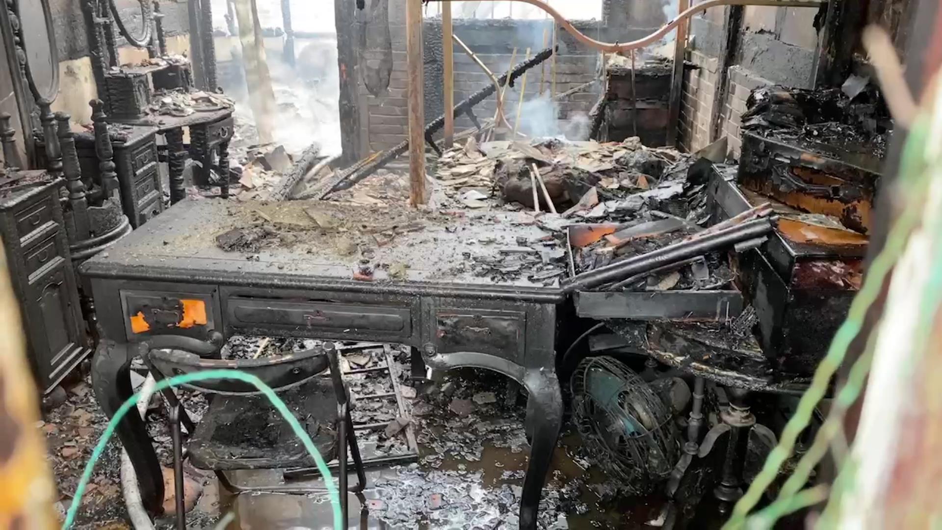 ▲田中鎮南北街發生火警，火勢波及到縣定古蹟壽山堂，造成壽山堂護龍內部嚴重燒毀。（記者張溎壕攝）