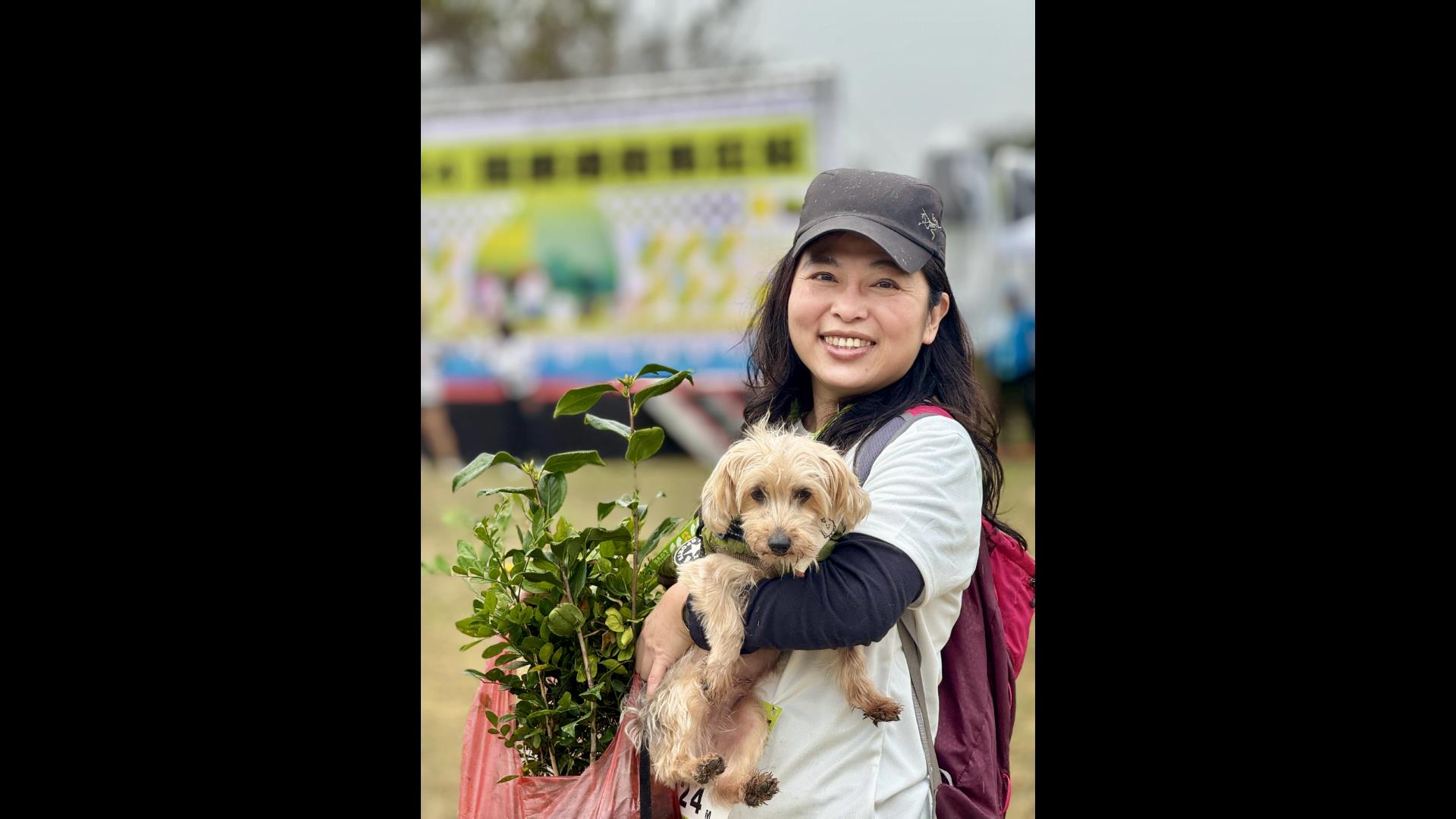 ▲台灣米倉田中馬拉松系列活動「寵愛迷你馬拉松」熱情開跑，民眾帶著小朋友和自己心愛的毛小孩一起路跑，展現出蓬勃的運動氛圍。（記者張溎壕攝）