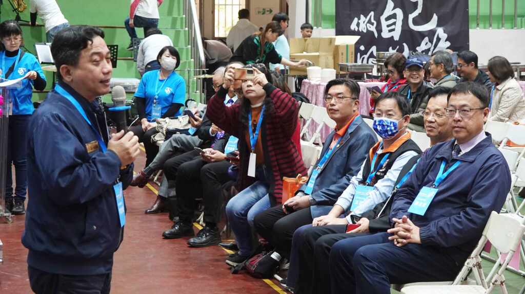 ▲彰化縣長辦公室主任李世傑代表王惠美縣長出席祝賀,並致詞透露王縣長一家人與彰商淵源深厚,可以說也是彰商人。(記者林明佑攝)