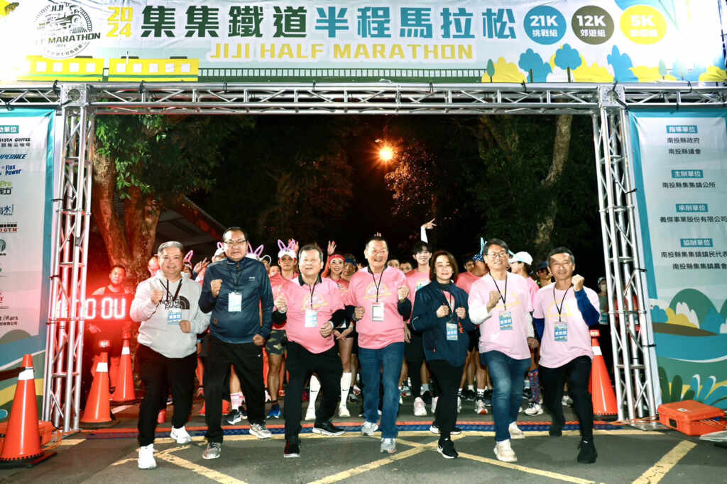 ▲副縣長王瑞德說,睽違四年的集集鐵道半程馬拉松在國內外跑友期待下再次熱力登場,這項活動不僅符合縣長許淑華提倡全民運動,低碳旅遊。(記者張玉泰攝)
