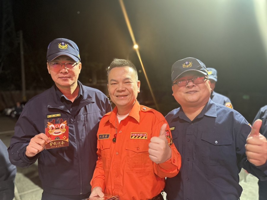 余文忠拜票遇老翁昏迷 團隊成員接力搶救意識恢復 226 余文忠拜票遇老翁昏迷 團隊成員接力搶救意識恢復 225