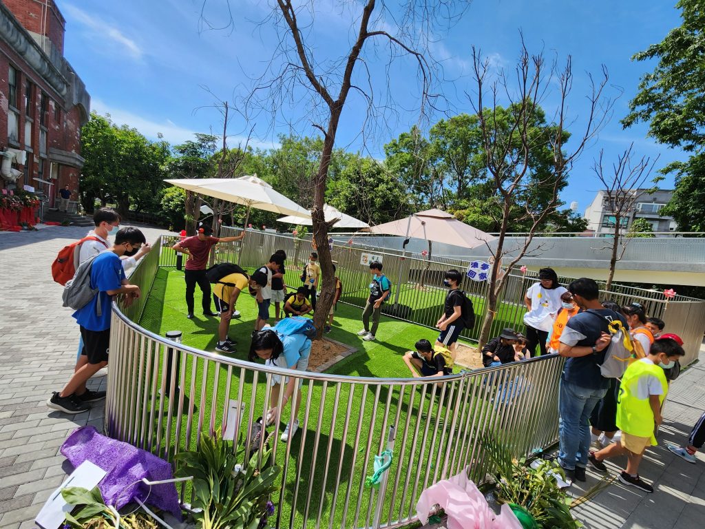 促進動物保護教育的紮根，動保所與志工合作，開放學校機關和各界團體申請參訪。（圖/記者林照東翻攝）