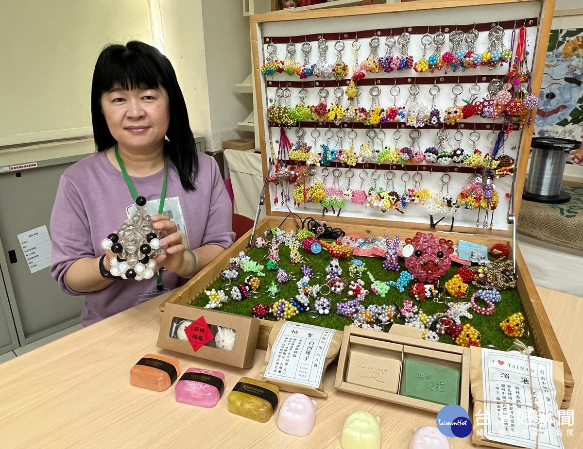 離開職場20年，蔡惠名透過勞動部推介到慈光心智關懷協會工作，開展不一樣的職涯道路，成就人生新價值。