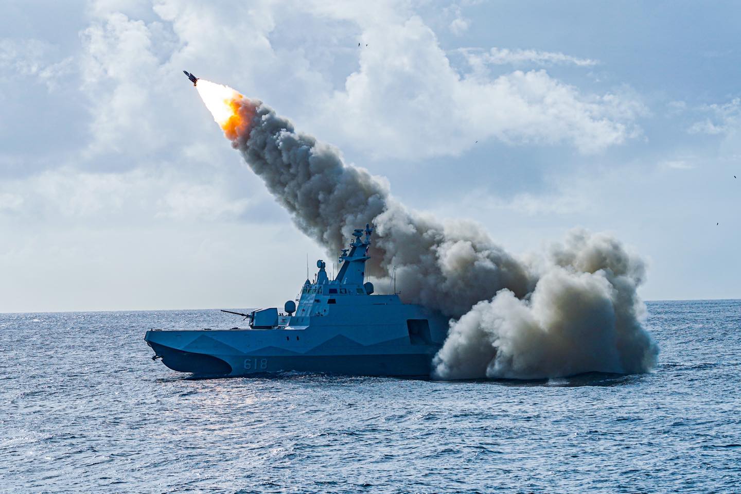 國軍4月19展開史上最長8天7夜漢光兵推。圖為沱江軍艦發有雄風反艦飛彈