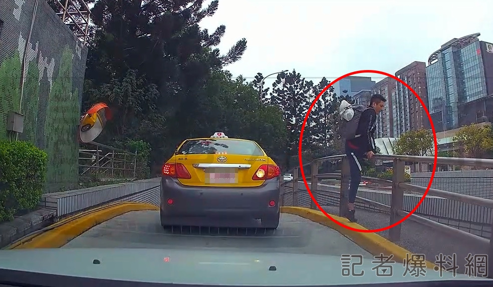 台北車站,霸王車,背包男,跳車,落跑
