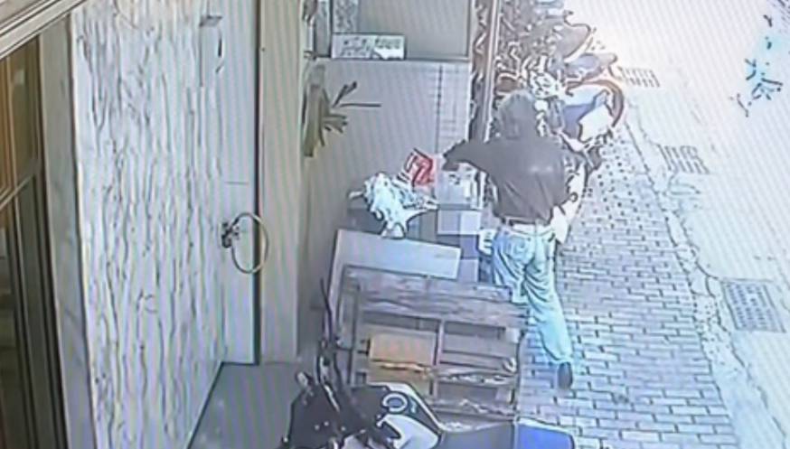▲陳姓男子涉嫌偷走招財寵物「麝香龜」，遭警方依竊盜罪送辦。（圖／記者陳彥霖翻攝）