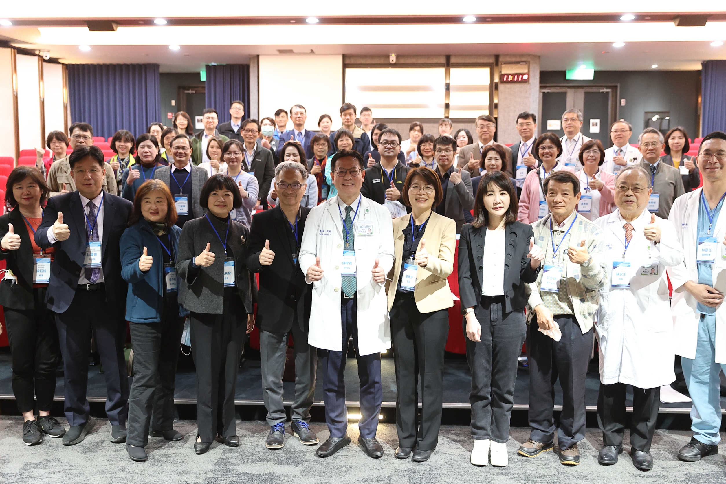 ▲為解決小兒科醫師人力短缺問題，立法院社會福利及衛生環境委員會偕同衛福部長薛瑞元在彰化基督教兒童醫院，召開政府、立院、醫院、地方診所的多邊座談會。（記者張溎壕攝）