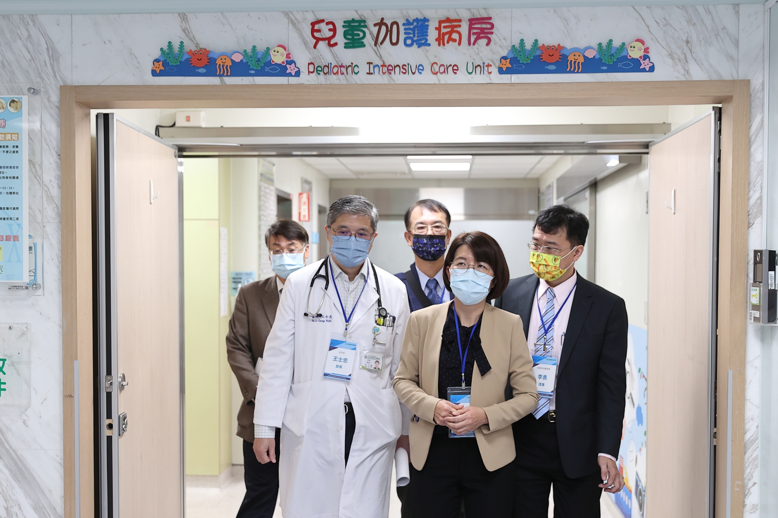 ▲為解決小兒科醫師人力短缺問題，立法院社會福利及衛生環境委員會偕同衛福部長薛瑞元在彰化基督教兒童醫院，召開政府、立院、醫院、地方診所的多邊座談會。（記者張溎壕攝）