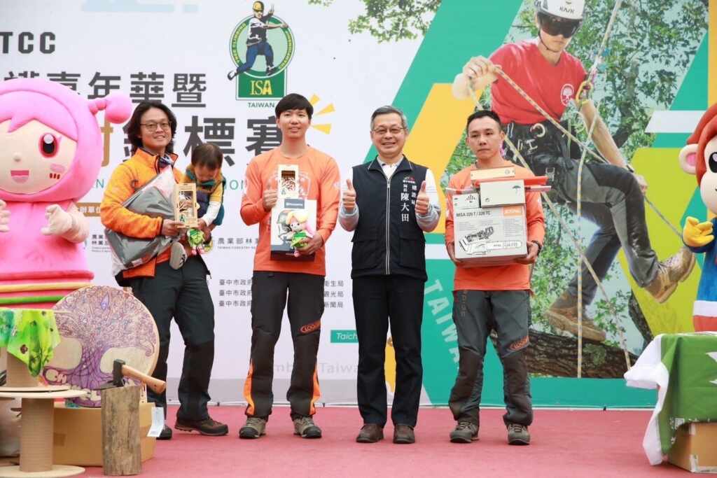▲ 大師挑戰賽-國內男子組獲獎合影。(台中市政府提供)
