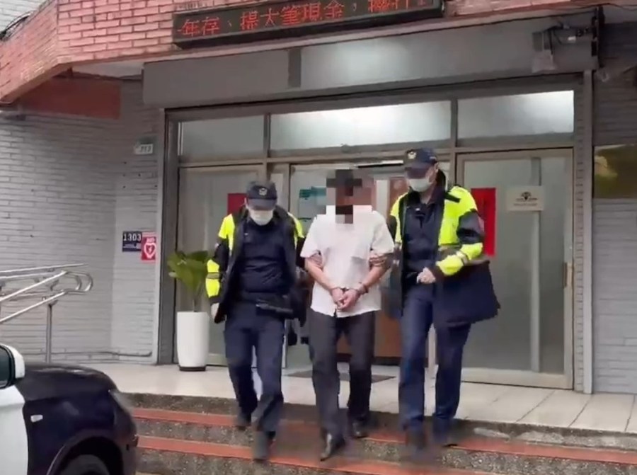 警攔檢違停AB車 無照駕駛心虛掉大麻被逮 233 cnews204240311a06
