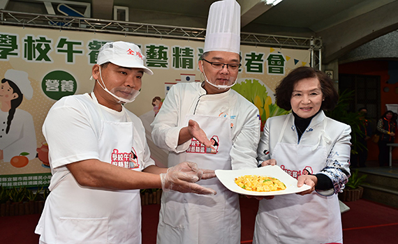 知名飯店主廚入校輔導校廚團隊 讓學校午餐更加美味又健康
