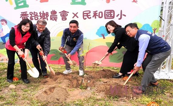 番路學童植樹植杮　認識環保並深耕在地情感