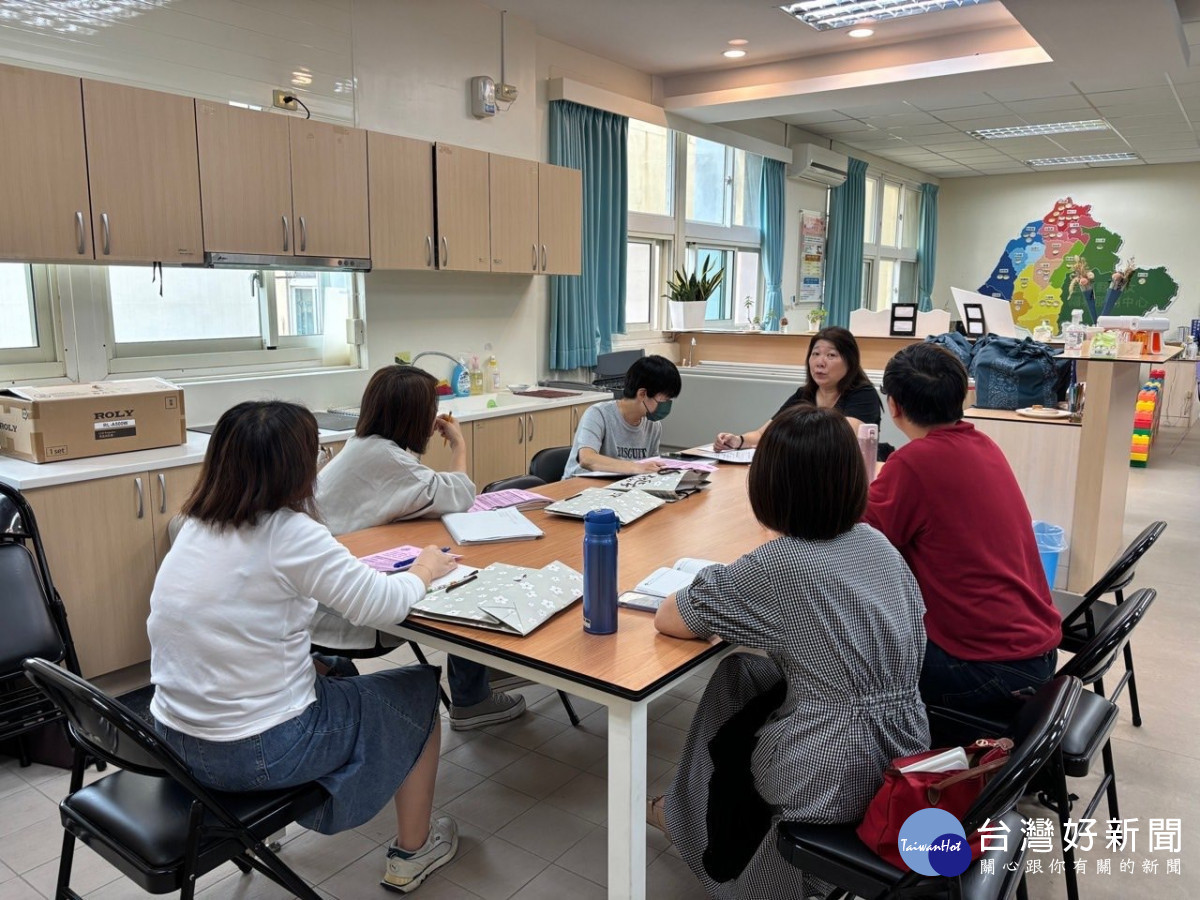 苗栗就業中心連結縣府婦女福利服務中心推動「職涯列車x婦女再就業」，協助婦女復出職場、穩定就業。