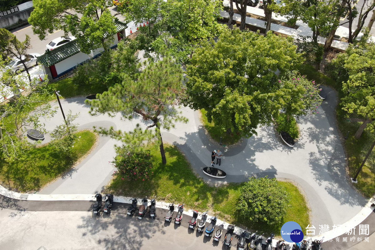 「舊司法公園.綠幕方舟」在「公園綠地/公共開放空間」類別中獲得「佳作」。