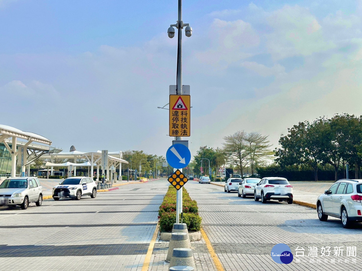 嘉義縣警察局今年2月1日啟用保鐵五路違規停車科技執法設備，2月份共取締違規停車943件／警方提供