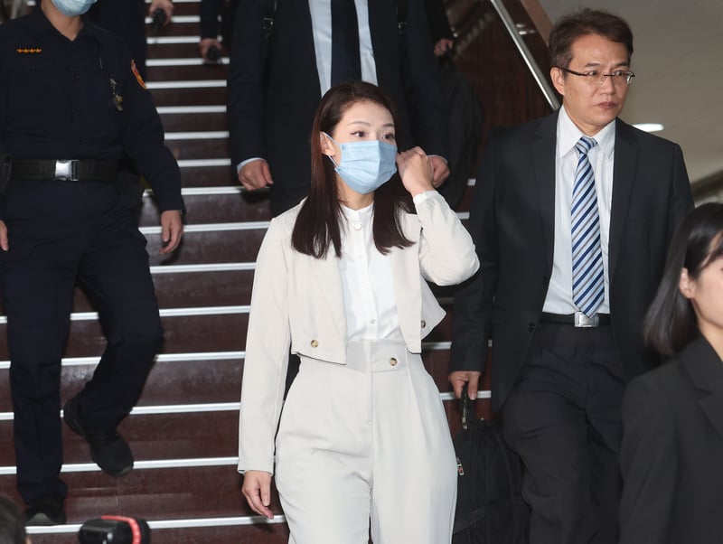 高虹安涉滅證引發熱議。圖為高虹安6日北院應訊後離去。中央社