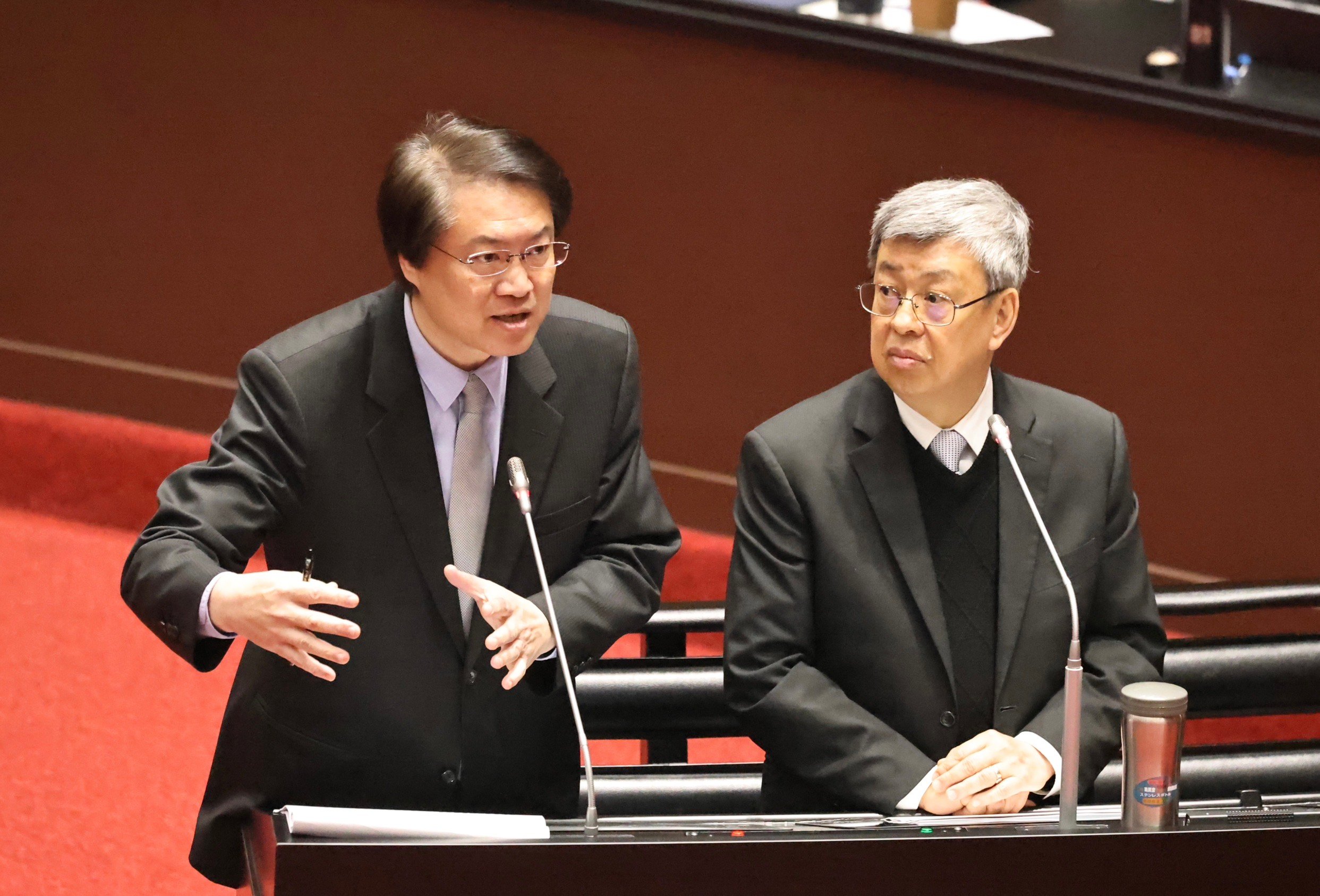 行政院長陳建仁12日率內政部長林右昌等各部會首長到立院備詢。林啟弘攝