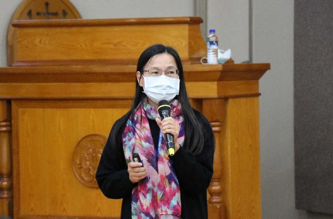 看見病「人」聽見「疾」聲 - 醫療照護的質性研究：邁向全人醫療照護的反思