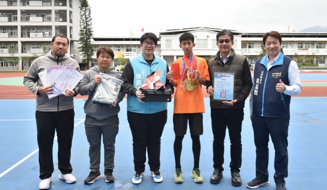 逆風小子徐唯宸再創全國巔峰 魏嘉彥親赴明義共享榮耀