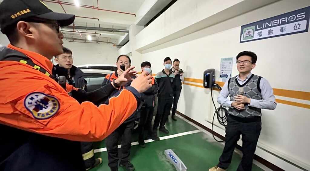 ▲電動車充電樁說明。(彰化縣消防局提供)