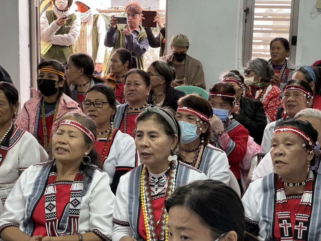 朗島教會舊堂已成為蘭嶼居民生活的中心,做為蘭嶼醫療站、部落教會事工與長者關懷重要設施,更是芥菜種會蘭嶼助人網的夢想基地。(芥菜種會提供)