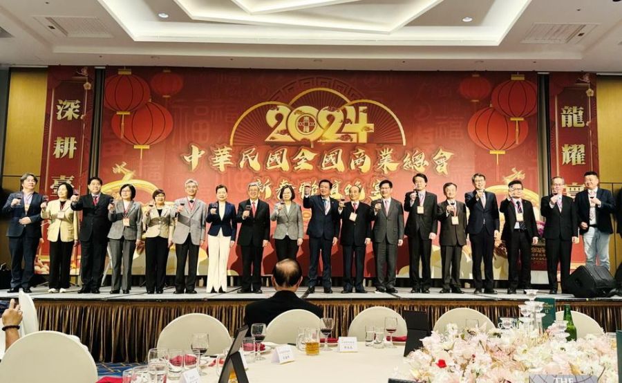 商總辦理新春聯誼晚宴 許舒博:全力推動服務業蓬勃發展