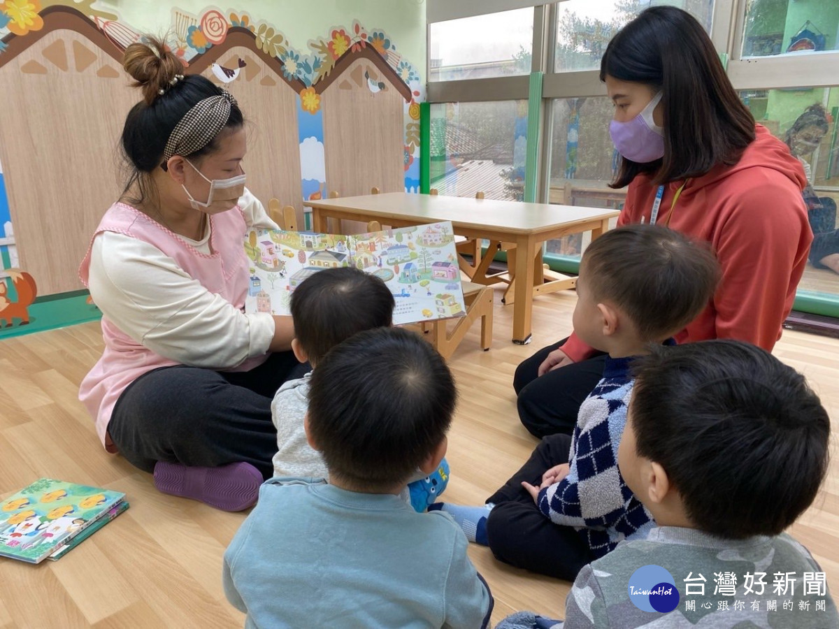 43歲單親媽媽小郭,運用「僱用獎助」結合「婦女再就業計畫」成功轉職育幼人員,開啟薪生活。