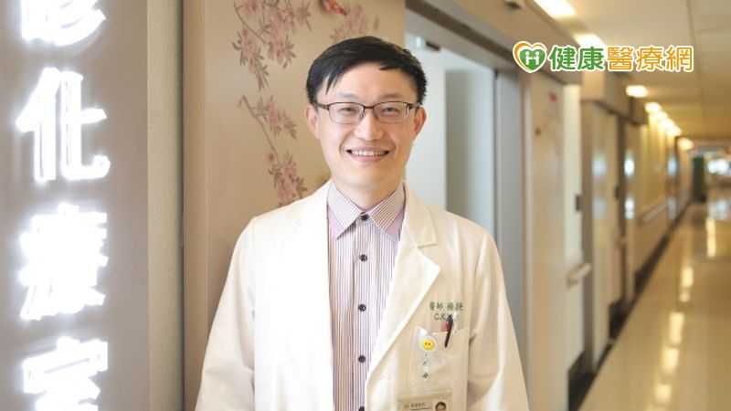 浣腸、瀉藥都沒用！七旬翁抗癌多年，靠這招擺脫便秘