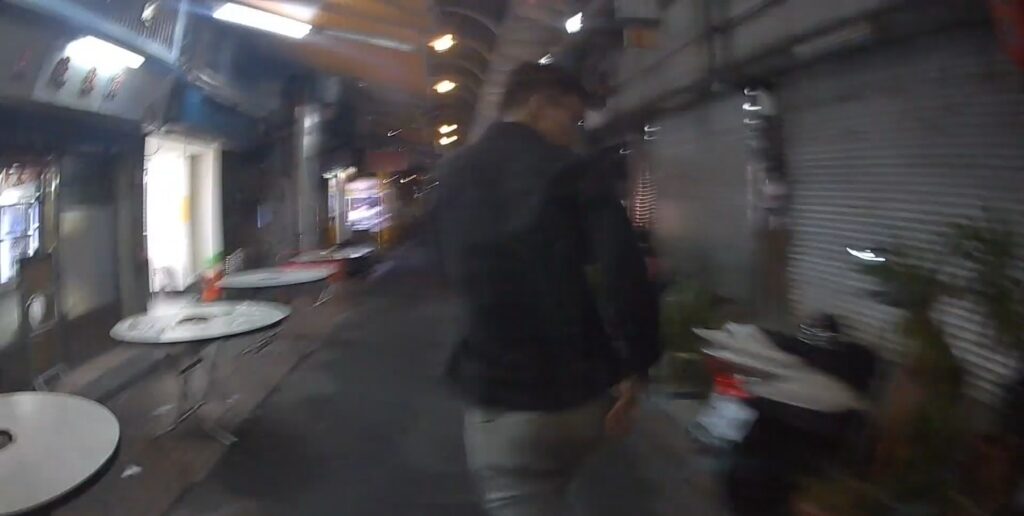 ▲圖說：遭通緝的張男在飯店遇警方臨檢，冒險從二樓跳下狂奔            （圖／台中市政府提供）