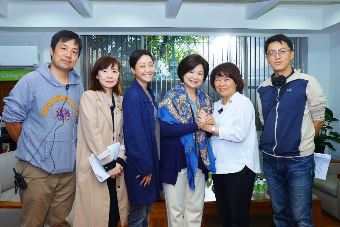 「我們與惡的距離第二季」嘉義市拍攝 黃敏惠市長攜在地排隊美食伴手禮片場探班