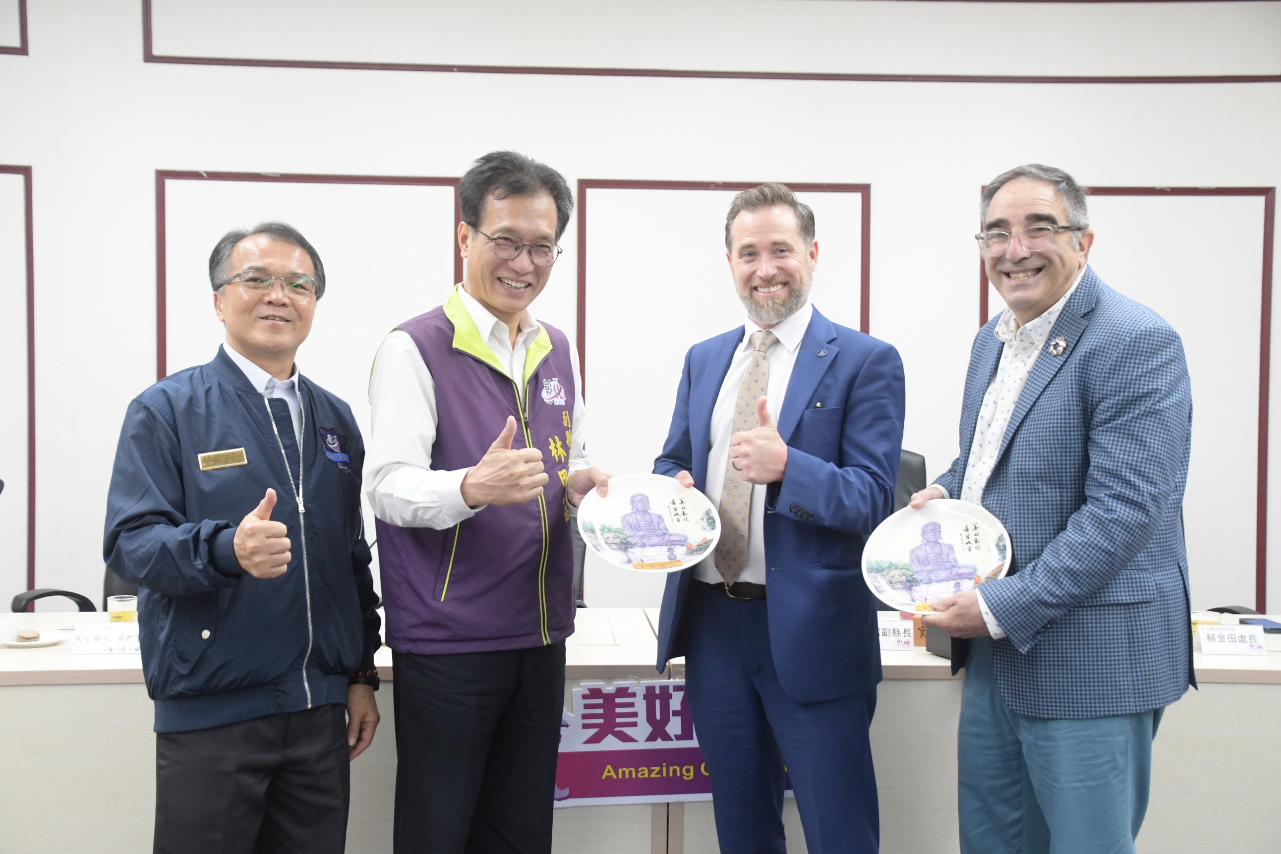 ▲彰化縣政府與美國加州州立大學聖馬可斯分校緊密合作，彰化縣副縣長林田富與CSUSM的代表共同探討雙方未來合作的發展方向。（記者張溎壕攝）